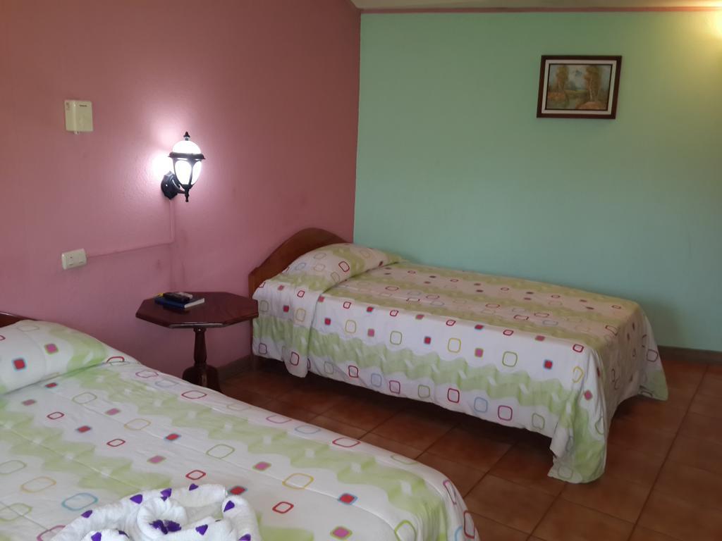 Cabinas Los Guayabos Hotel La Fortuna Habitación foto