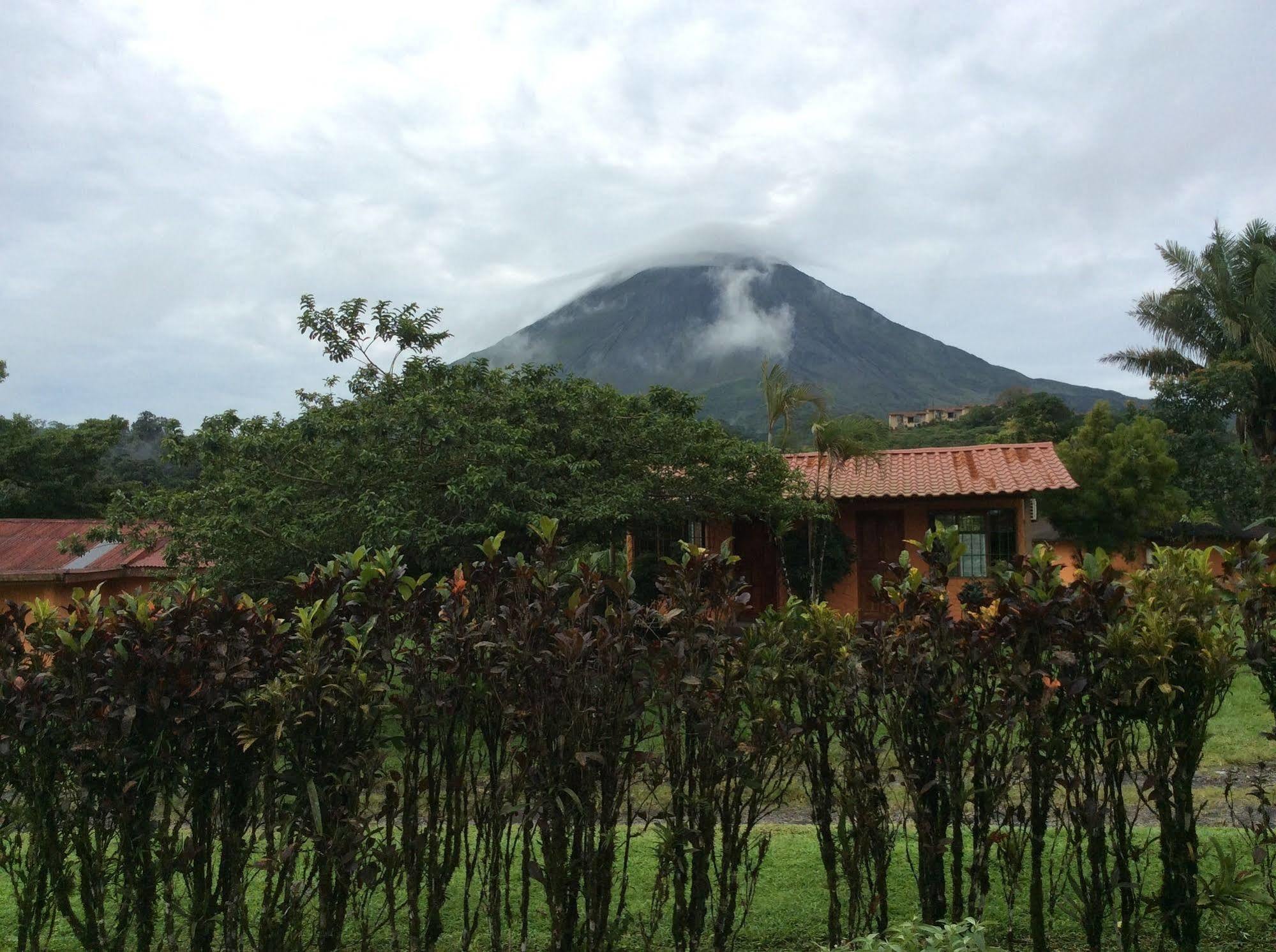 Cabinas Los Guayabos Hotel La Fortuna Exterior foto
